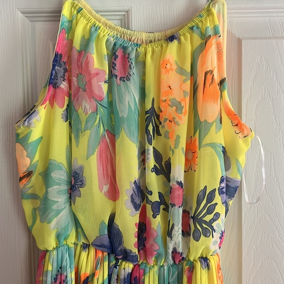 Boohoo Yellow Pleated Dress - Picture 2 of 4